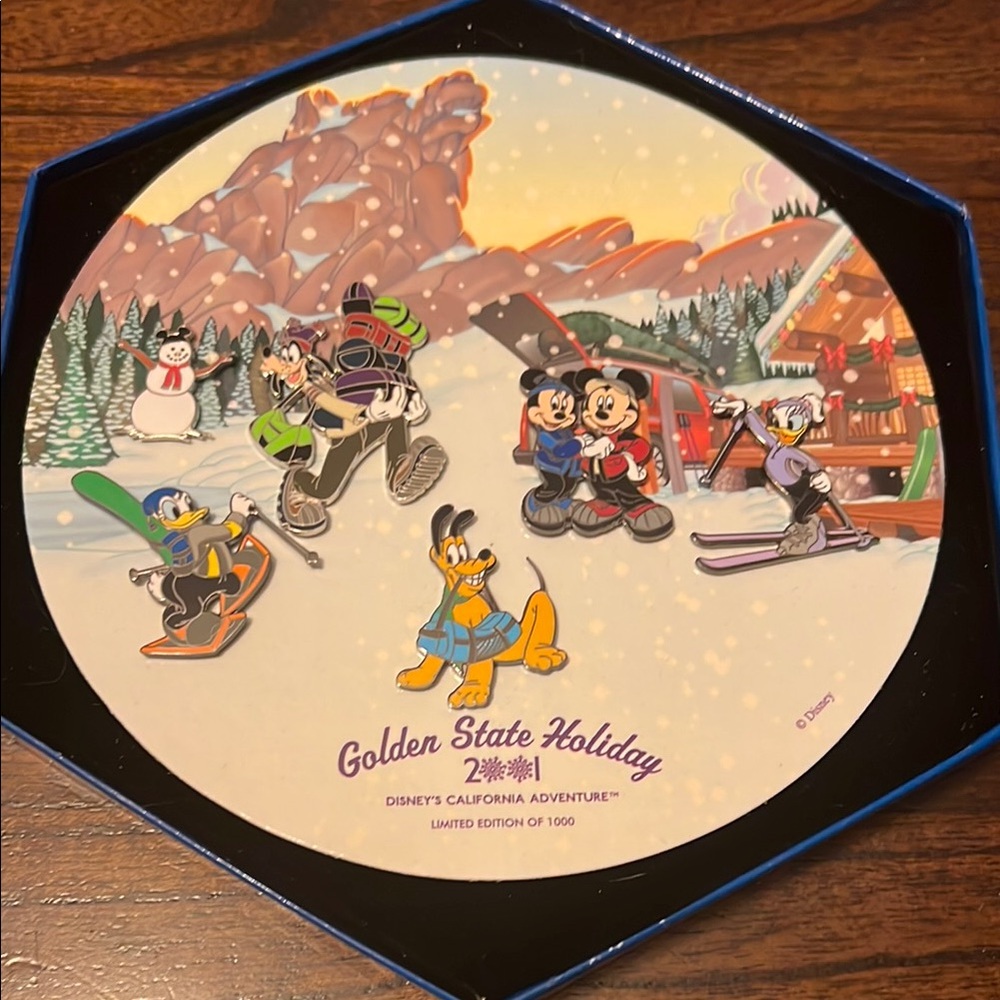 DISNEY Golden State Holiday 2001 Pin Set